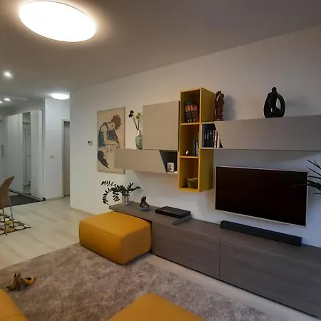 Apartment Disztingvalt Apartman, Free Garage