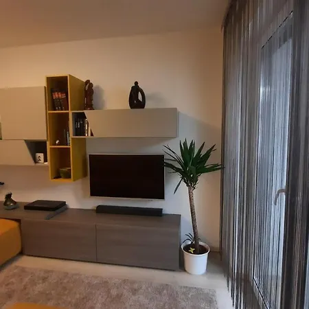 Disztingvalt Apartman, Free Garage Apartment Debrecen