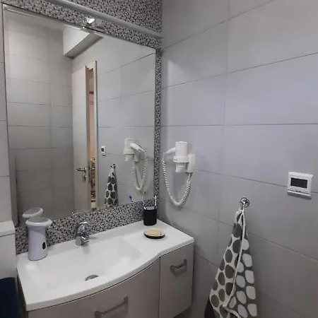 Disztingvalt Apartman, Free Garage Apartment Debrecen
