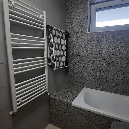 Disztingvalt Apartman, Free Garage Apartment Debrecen