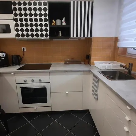 Disztingvalt Apartman, Free Garage Appartement