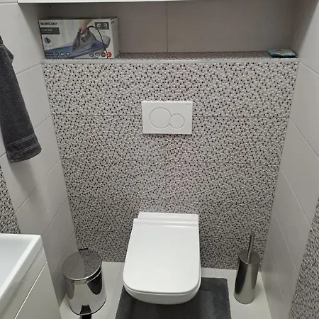 Disztingvalt Apartman, Free Garage Appartement