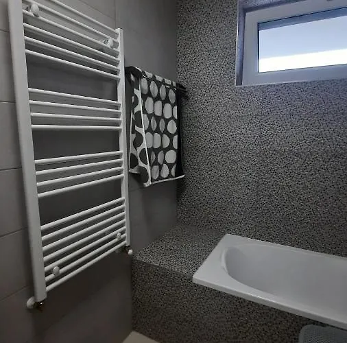 Disztingvalt Apartman, Free Garage דירה דברצן
