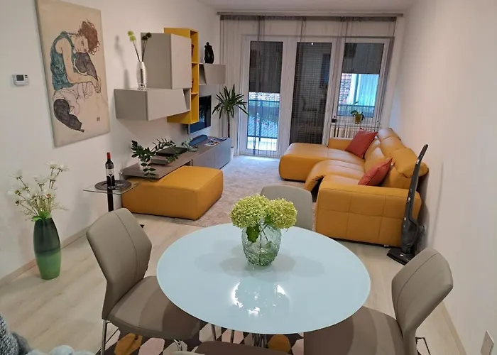 דירה Disztingvalt Apartman, Free Garage *