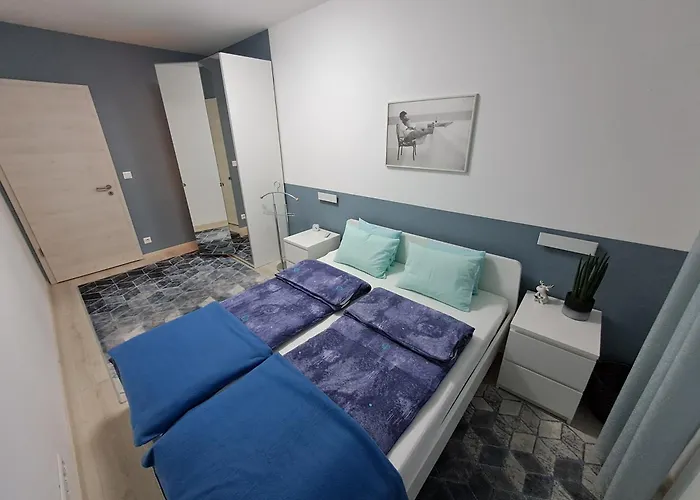 Disztingvalt Apartman, Free Garage דברצן