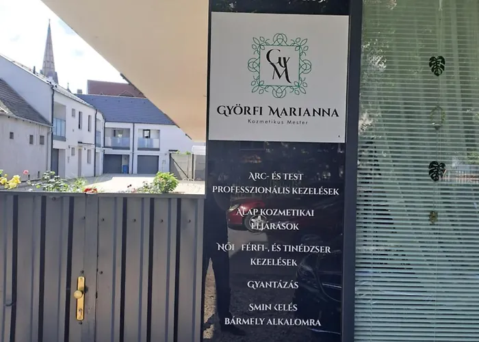 Disztingvalt Apartman, Free Garage